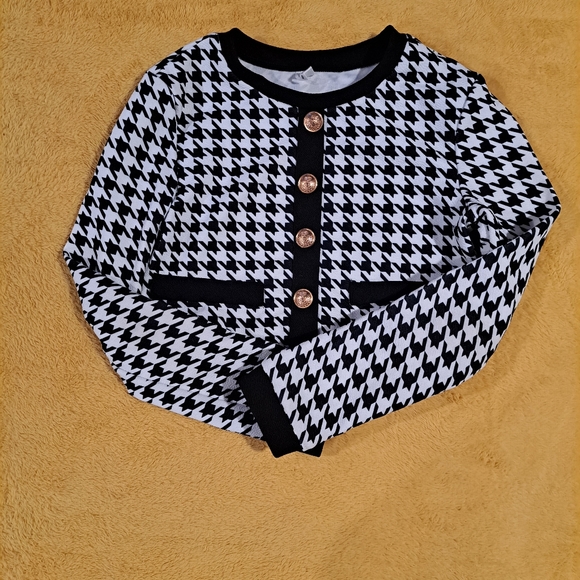 Small girl skirt suit for a 5, 6, or 7  year old (Small Sz11/12y) fits small. - Picture 6 of 9